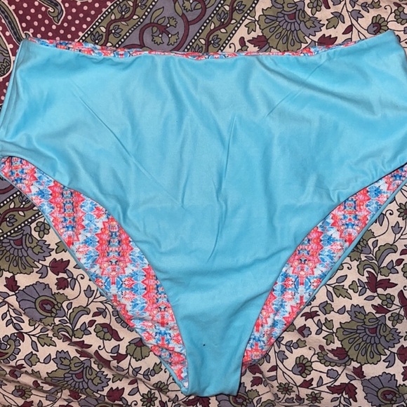Wolven Reversible High-Waisted Bikini Bottom - Picture 3 of 6